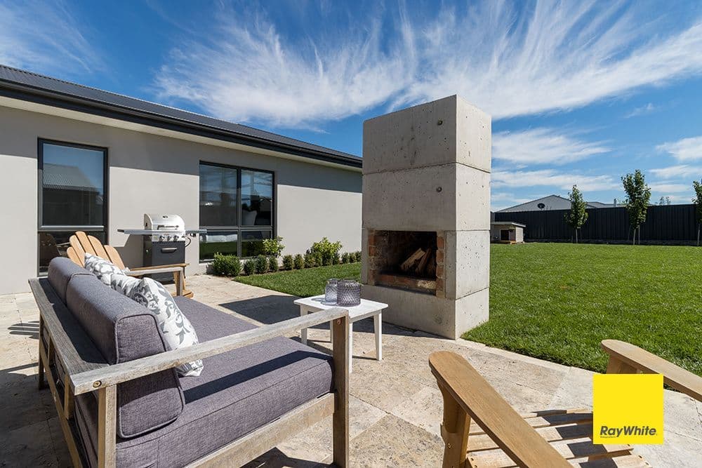 6 Hopkins Street, Bungendore NSW 2621, Bungendore - Thumbnail 2