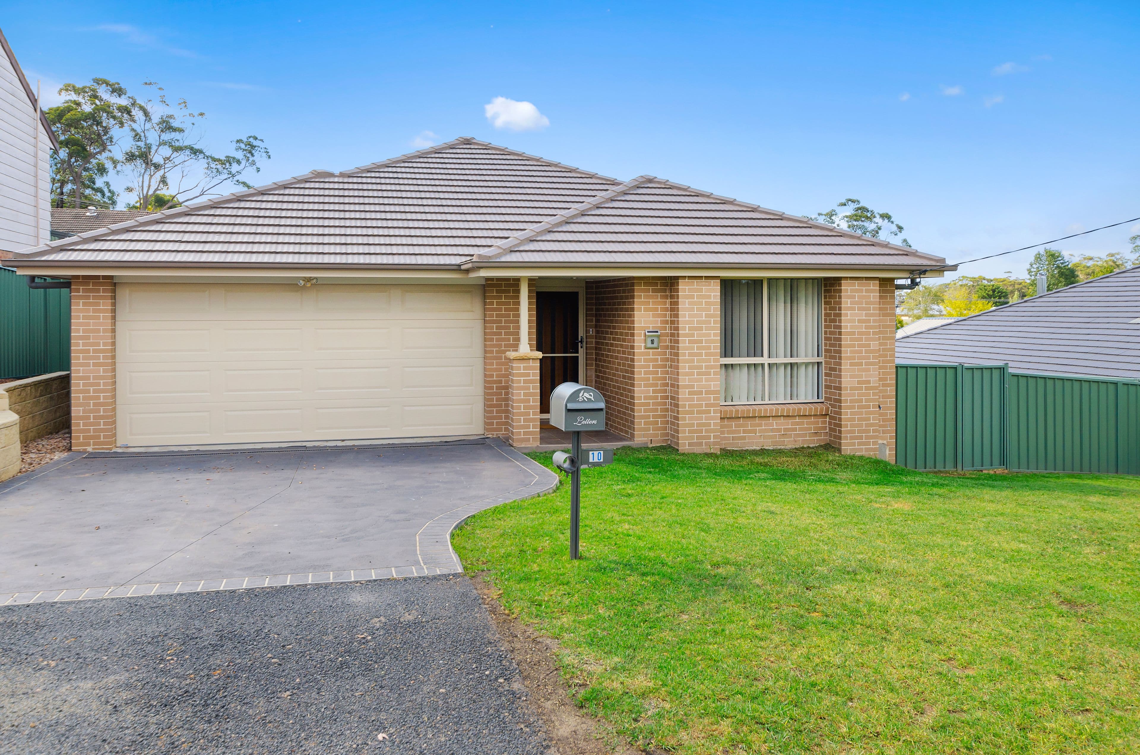 10 Pirrillie Street, Hill Top - Image 1