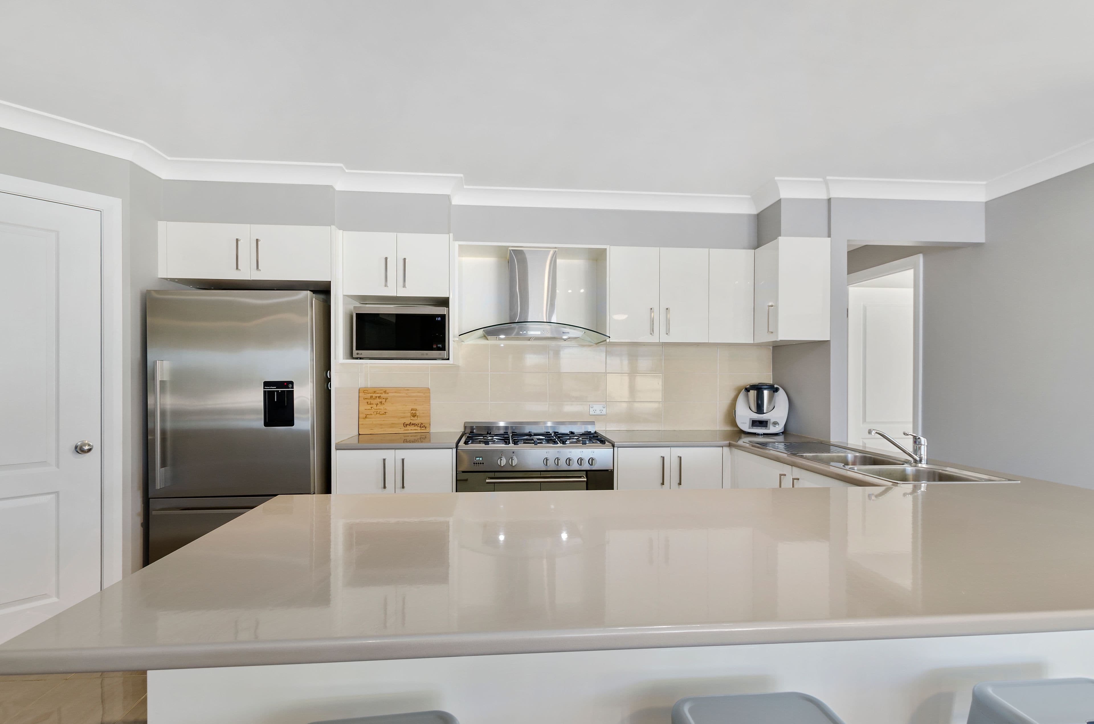 10 Pirrillie Street, Hill Top - Thumbnail 2