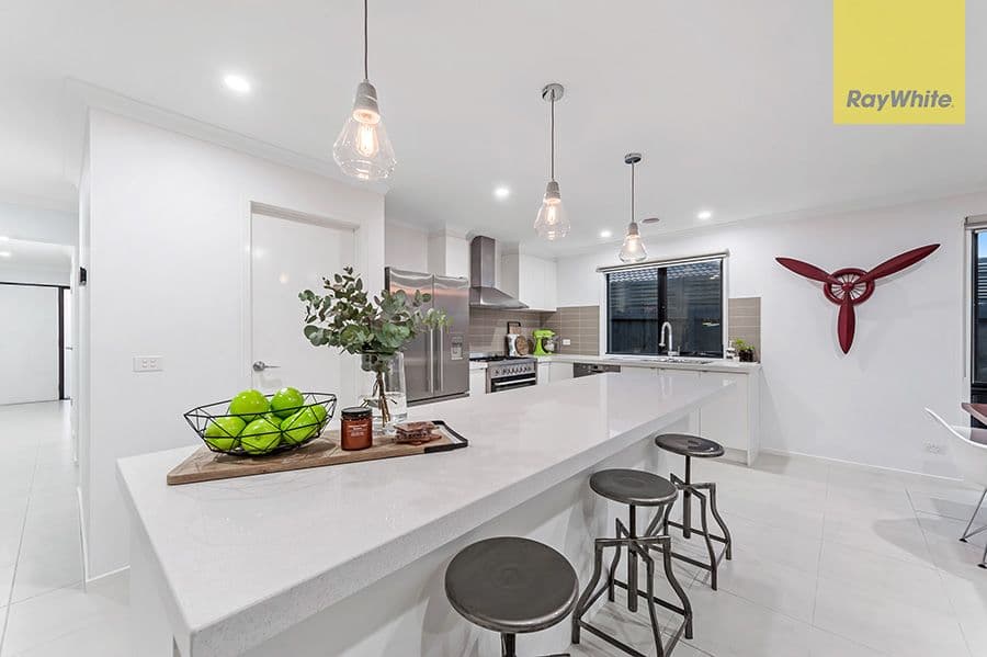 17 Leveque Loop, Craigieburn VIC 3064, Craigieburn - Thumbnail 2