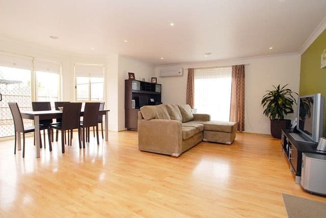 13 Mandarin Grove, WERRIBEE VIC 3030, Werribee - Thumbnail 3