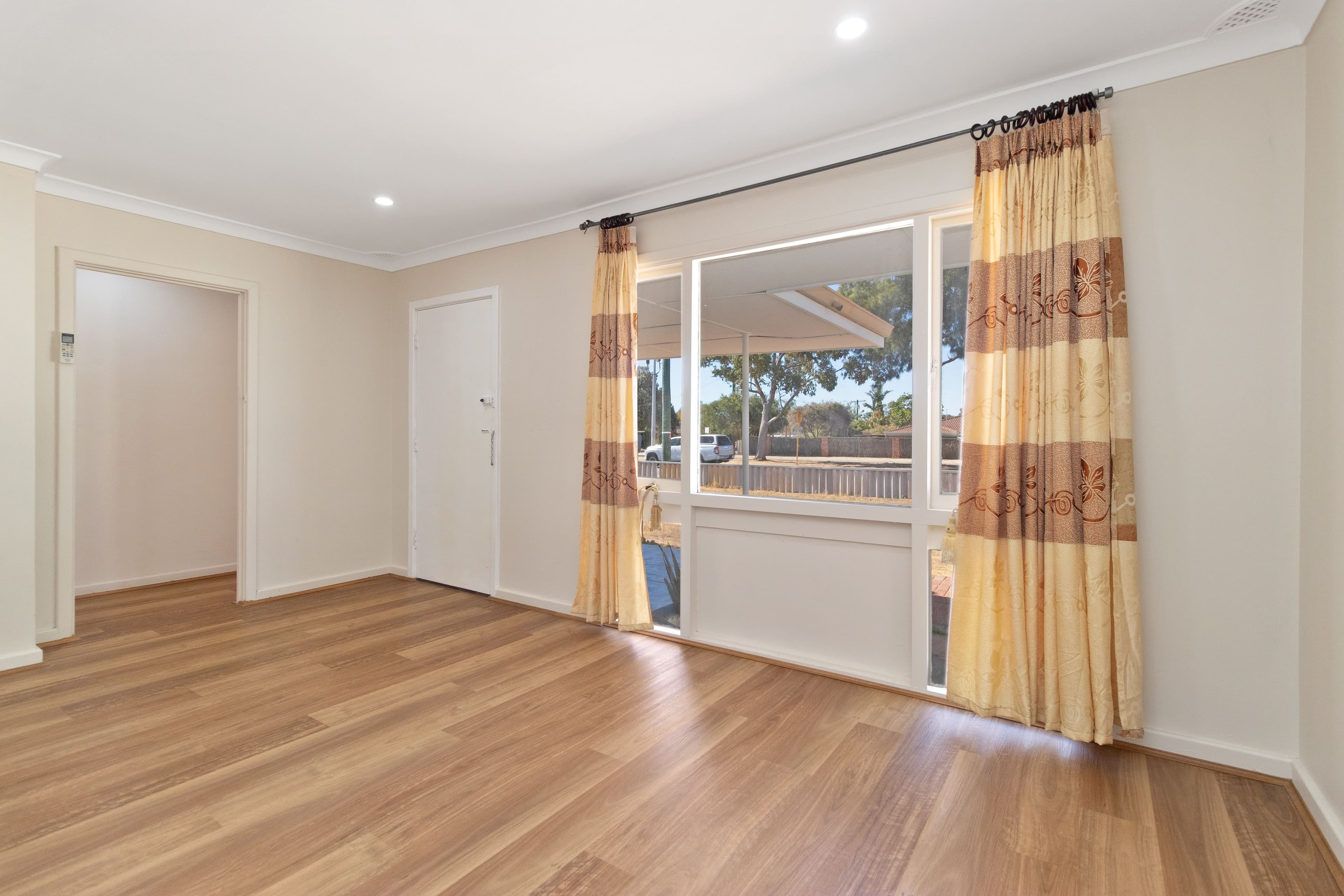 144 Marangaroo Drive, Girrawheen WA 6064, Girrawheen - Thumbnail 4