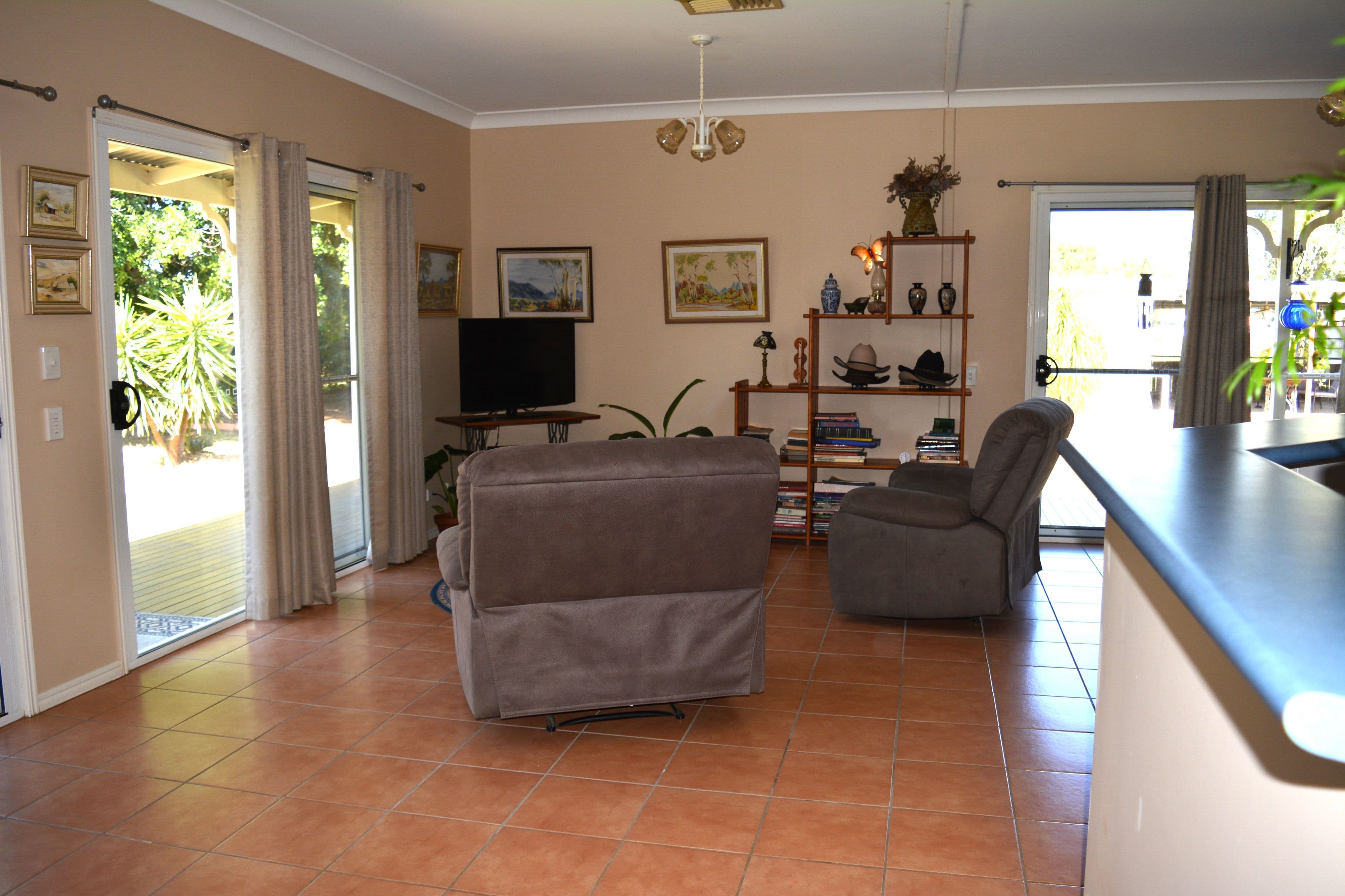 38 Coolibah Street, Barcaldine QLD 4725, Barcaldine - Thumbnail 2