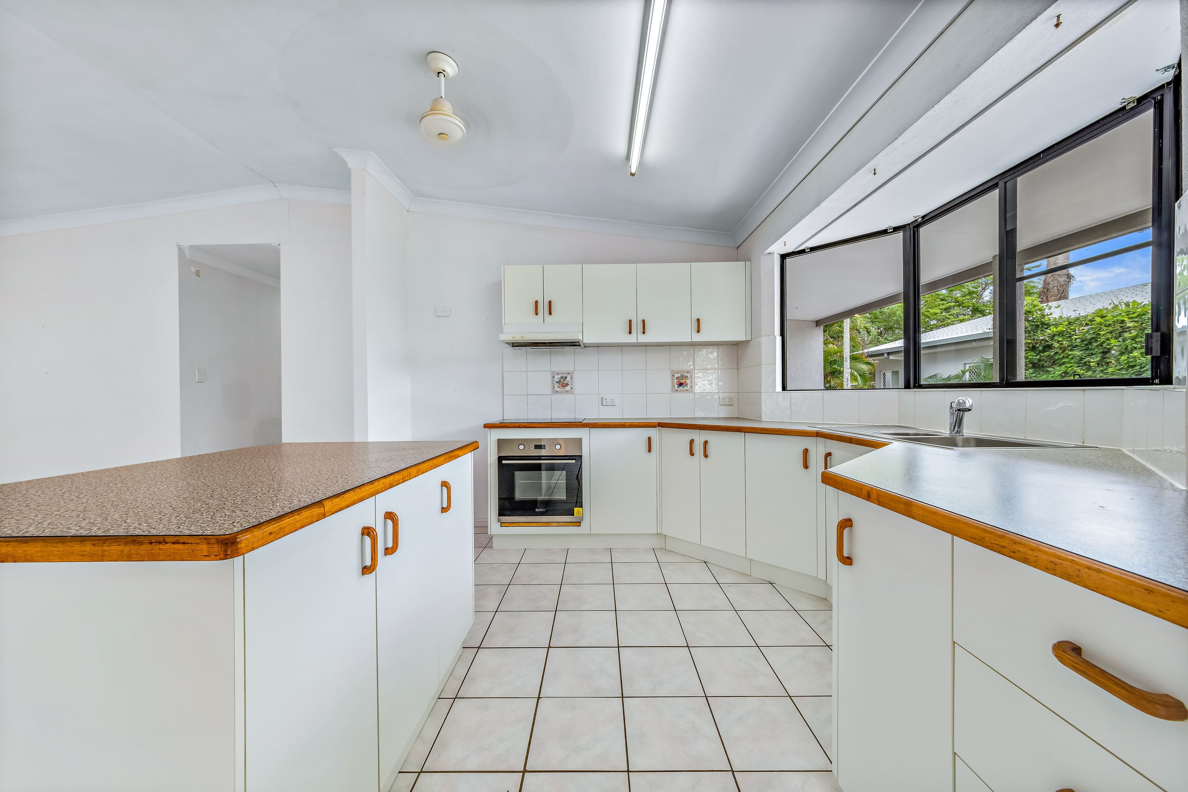 12 Catherine Crescent, Jubilee Pocket QLD 4802, Jubilee Pocket - Thumbnail 2