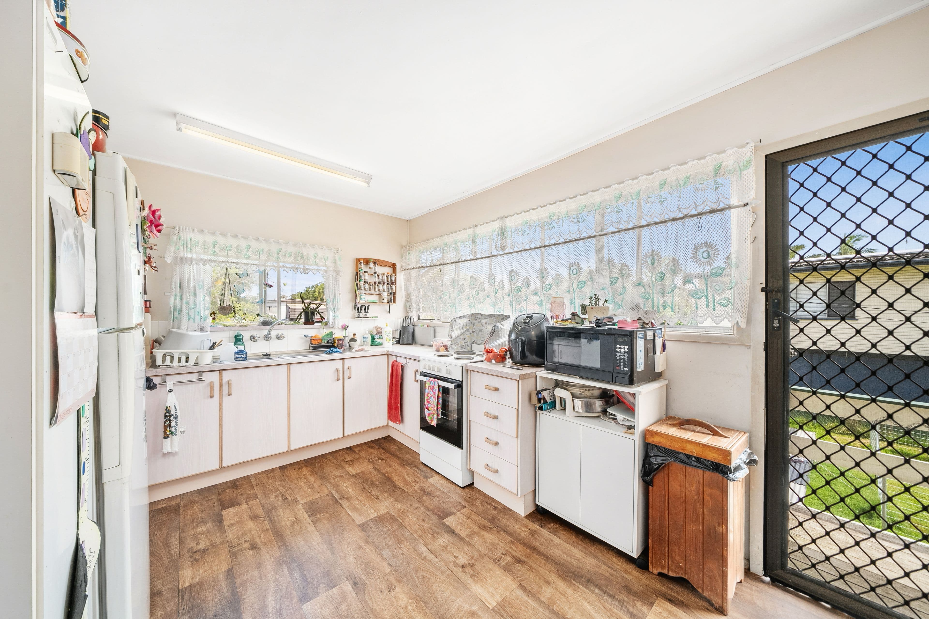 9 Gertrude Street, Redcliffe QLD 4020, Redcliffe - Thumbnail 3