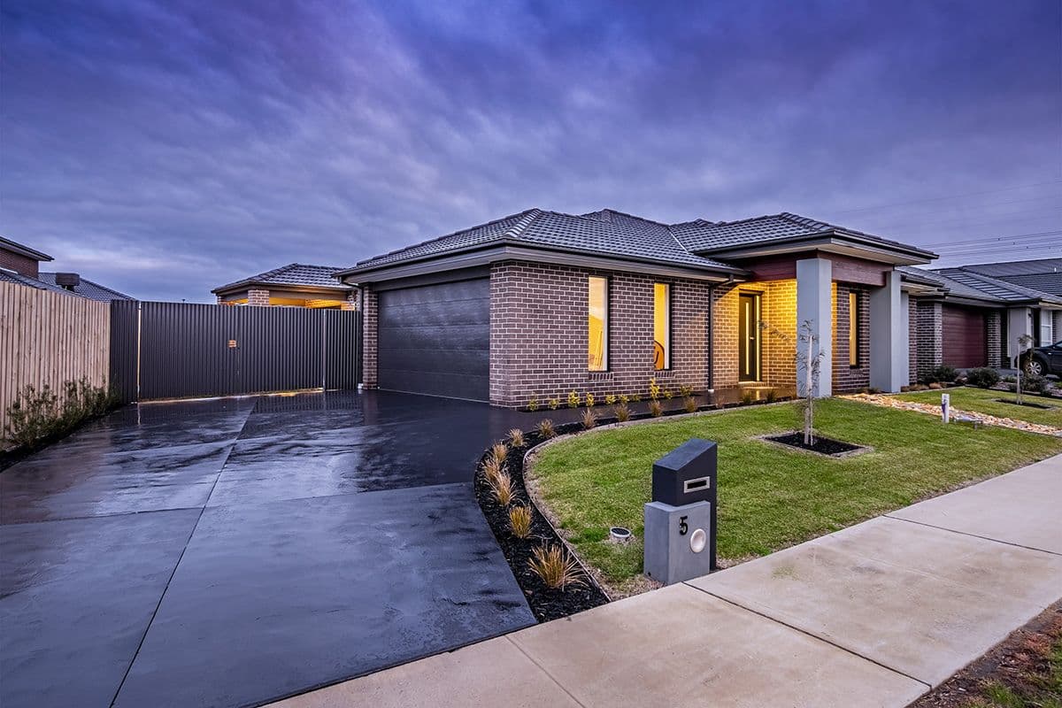5 Pedro Street, Clyde North VIC 3978, Clyde North - Thumbnail 2