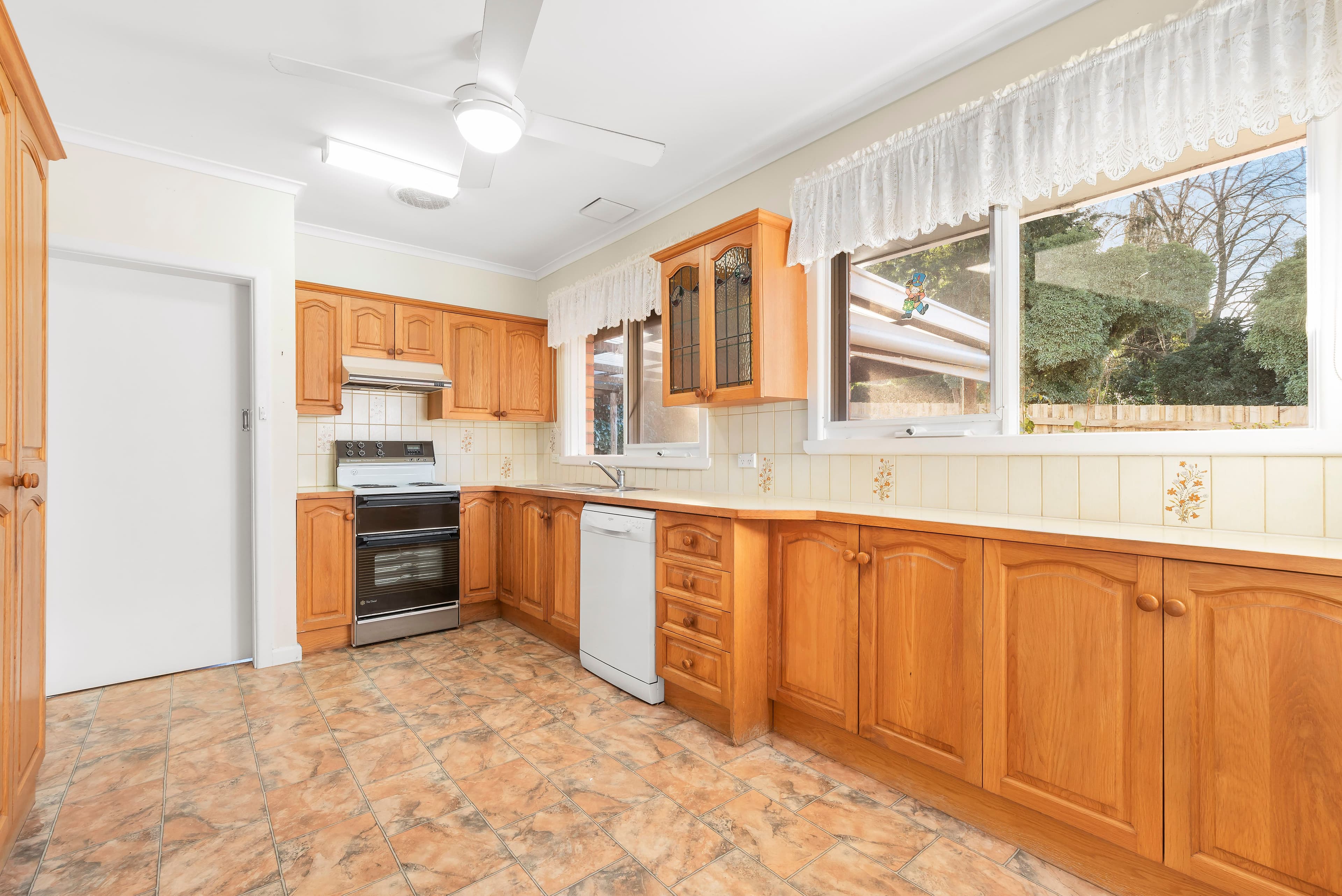 1 Yarran Grove, Bayswater VIC 3153, Bayswater - Thumbnail 2