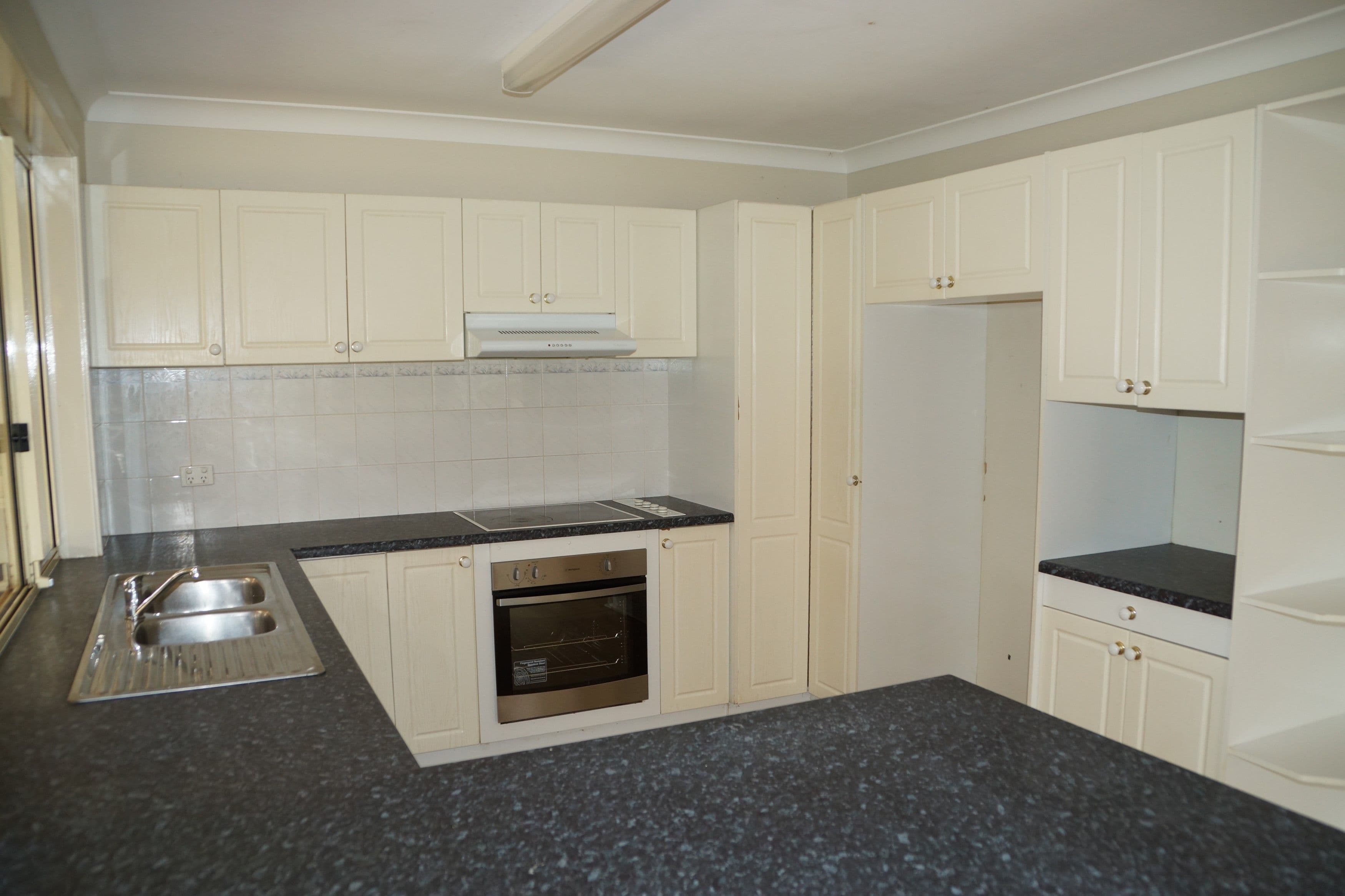 10 Jacqueline Drive, Dubbo - Thumbnail 2