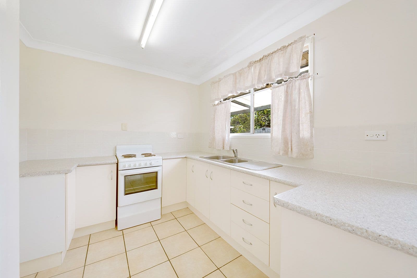 14 Illawarra Drive, Kin Kora QLD 4680, Kin Kora - Thumbnail 3