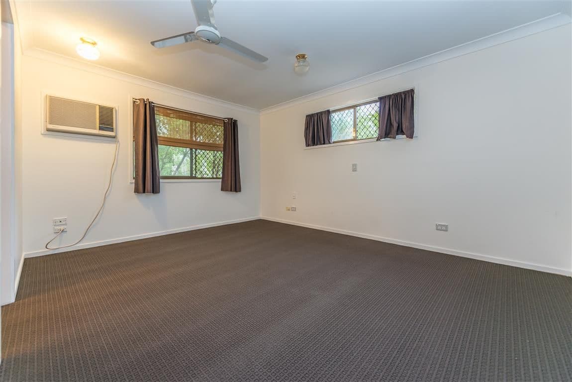4 Iowa Court, OXENFORD QLD 4210, Oxenford - Thumbnail 7