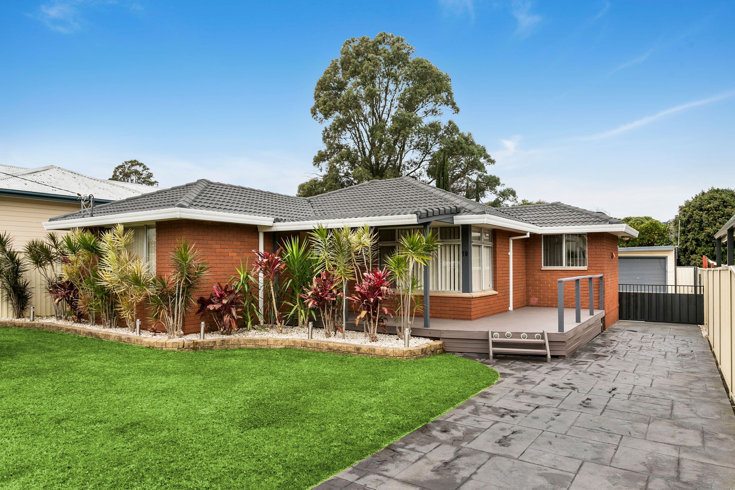 19 Hopetoun Street, Oak Flats - Image 1
