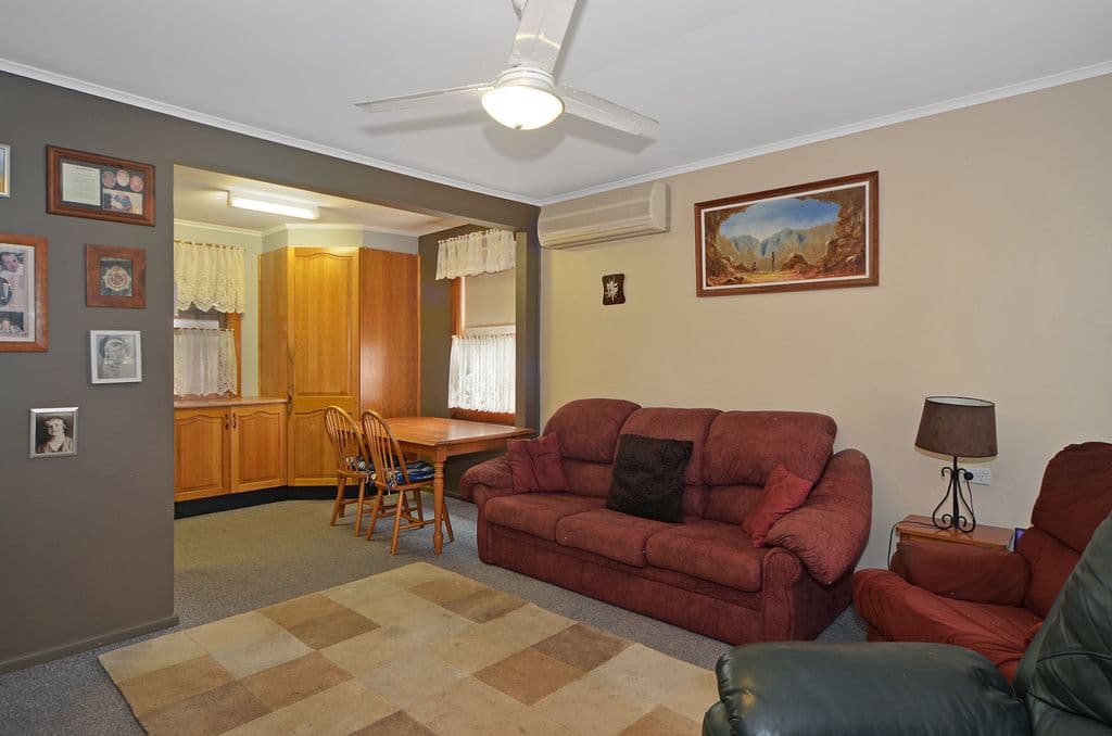 8 Messenger Road, Barrack Heights - Thumbnail 2