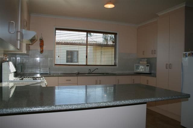 8 Derry Street, ROMA QLD 4455, Roma - Thumbnail 2