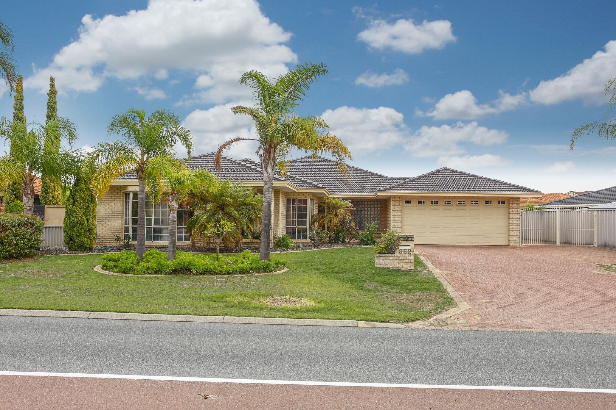 352 Summerlakes Parade, Ballajura WA 6066, Ballajura - Image 1