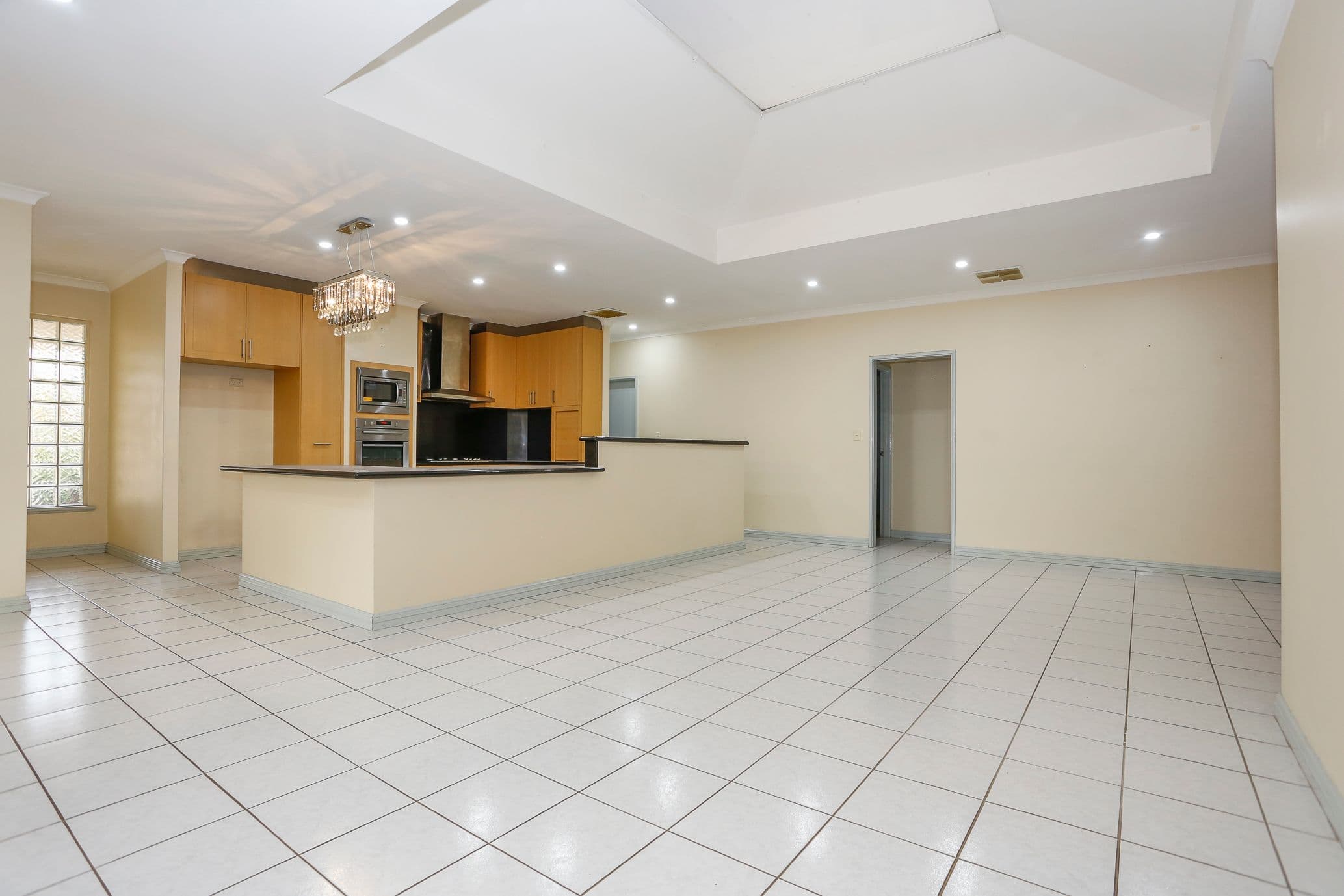 352 Summerlakes Parade, Ballajura WA 6066, Ballajura - Thumbnail 2