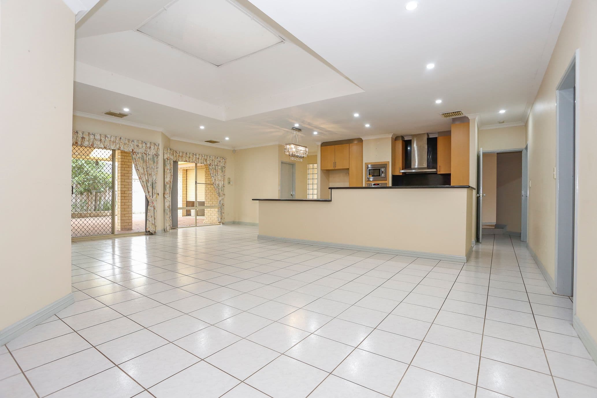 352 Summerlakes Parade, Ballajura WA 6066, Ballajura - Thumbnail 4