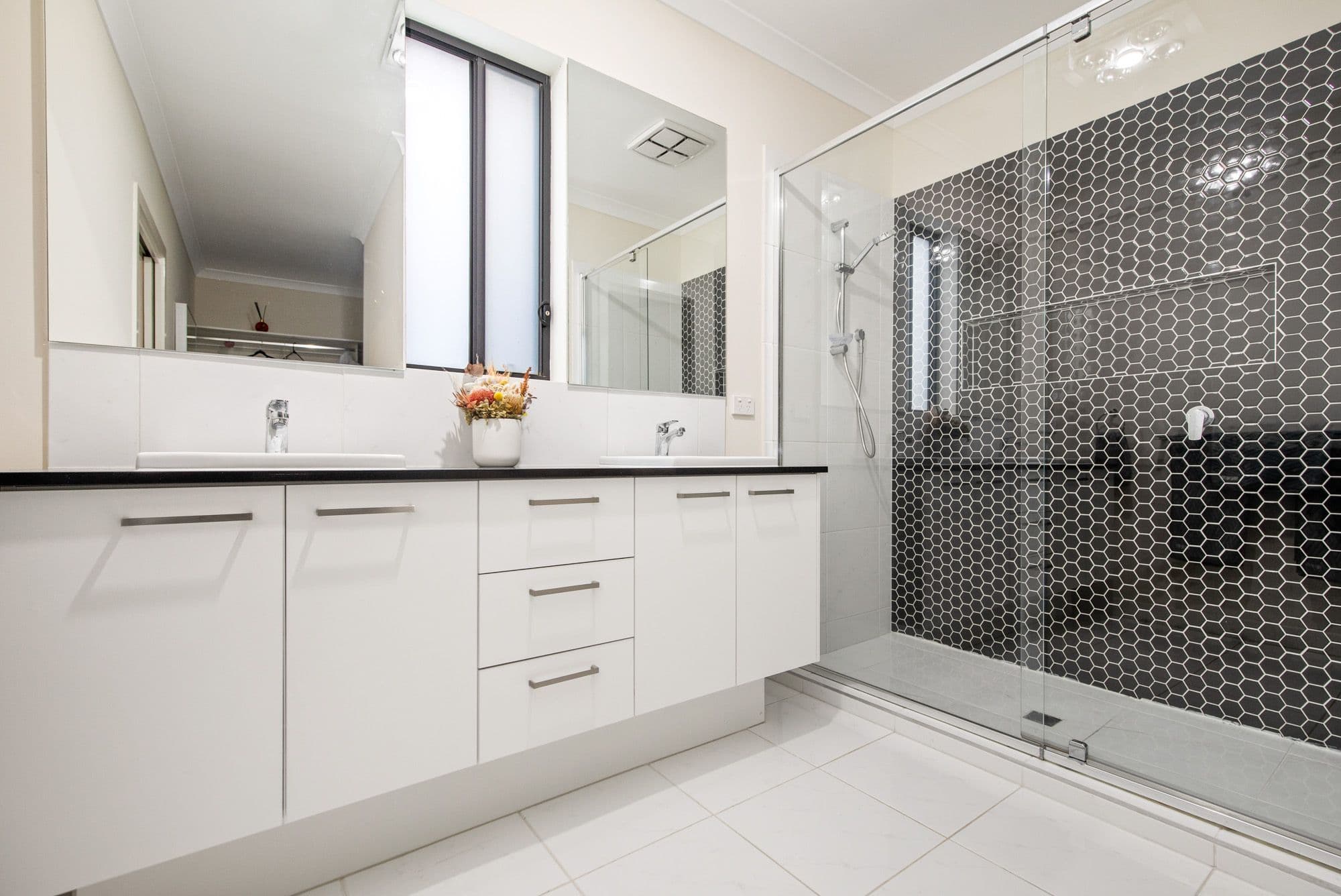 42 Chancellor Avenue, Werribee VIC 3030, Werribee - Thumbnail 4