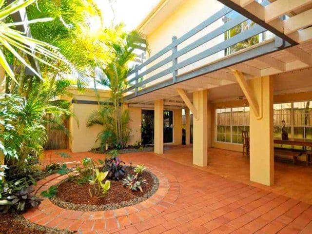 16 Santa Monica Road, MIAMI QLD 4220, Miami - Thumbnail 2