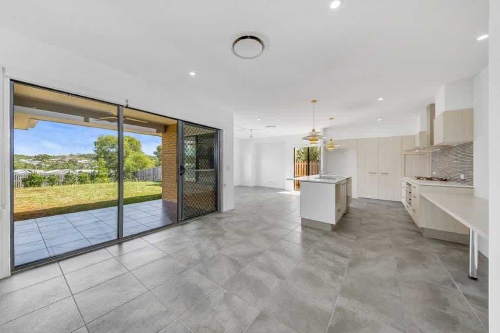 10 Cornforth Crescent, Kirkwood QLD 4680, Kirkwood - Thumbnail 3