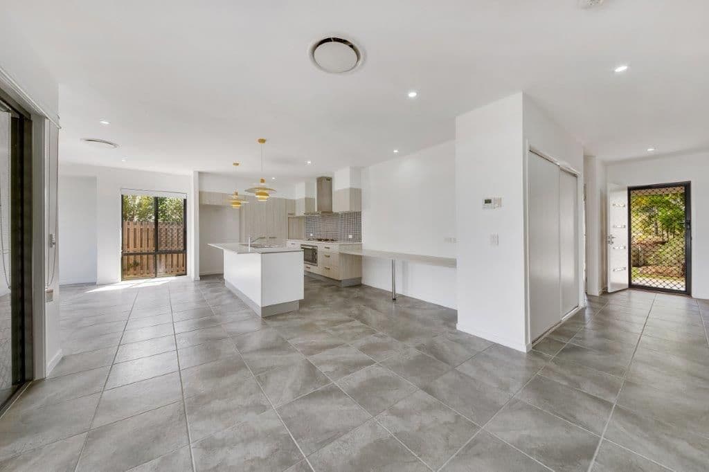 10 Cornforth Crescent, Kirkwood QLD 4680, Kirkwood - Thumbnail 6