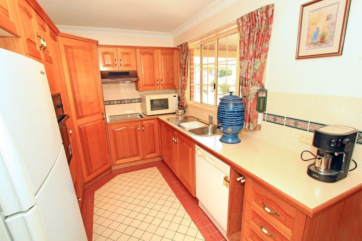 27 Nicholson Street, ALLENSTOWN QLD 4700, Allenstown - Thumbnail 3