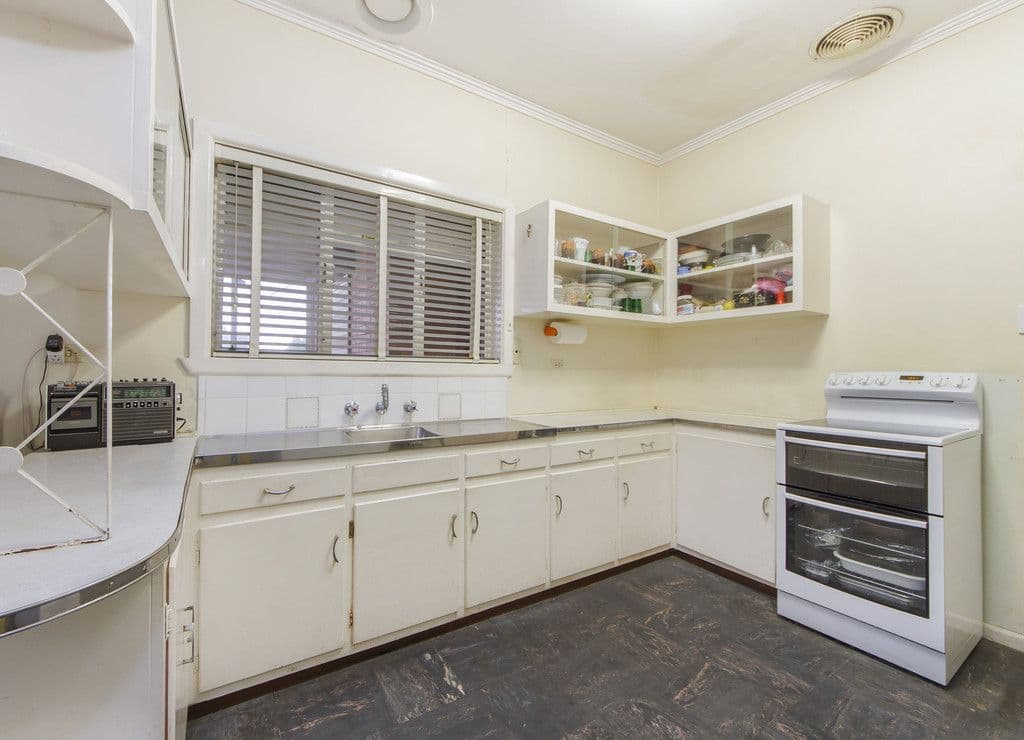 15 McIvor Road, St Albans VIC 3021, St Albans - Thumbnail 4