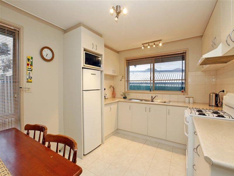 1 Kellaway Crescent, MILL PARK VIC 3082, Mill Park - Thumbnail 2