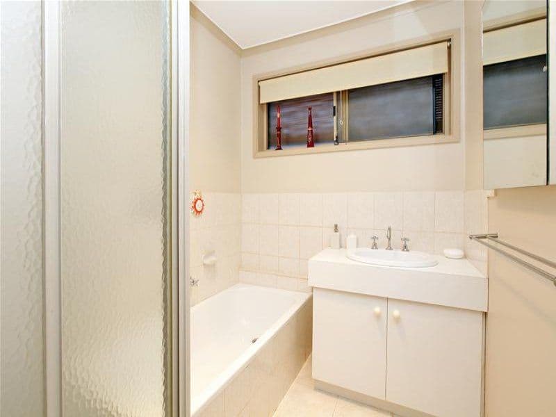 1 Kellaway Crescent, MILL PARK VIC 3082, Mill Park - Thumbnail 4