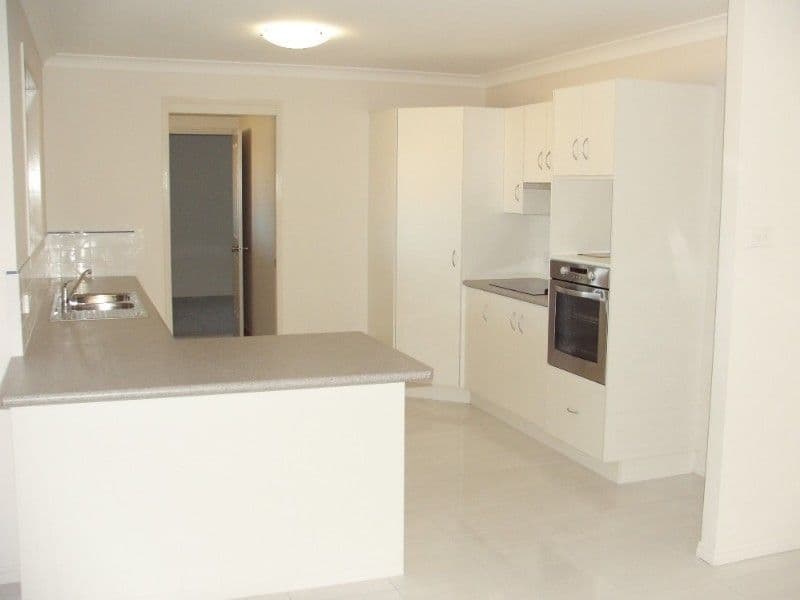 4 Primrose Avenue, NORMAN GARDENS QLD 4701, Norman Gardens - Thumbnail 2