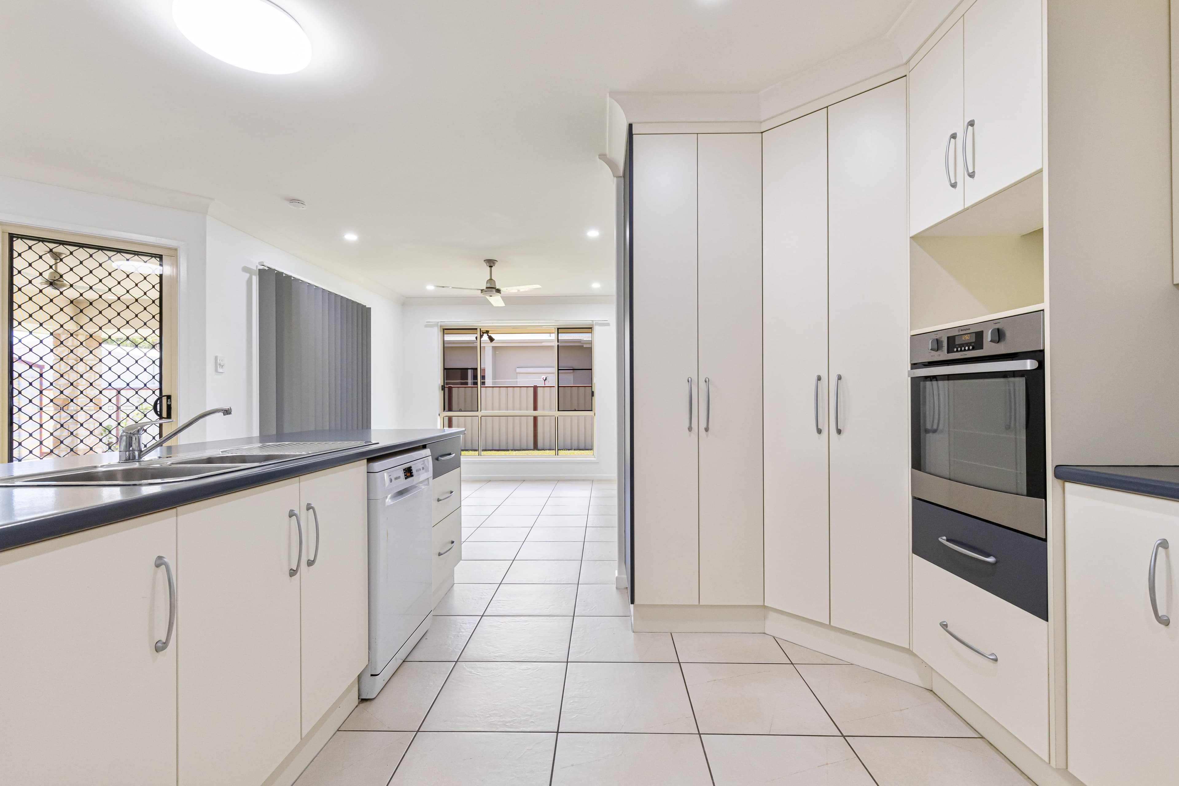 23 Saville Street, Emerald QLD 4720, Emerald - Thumbnail 6