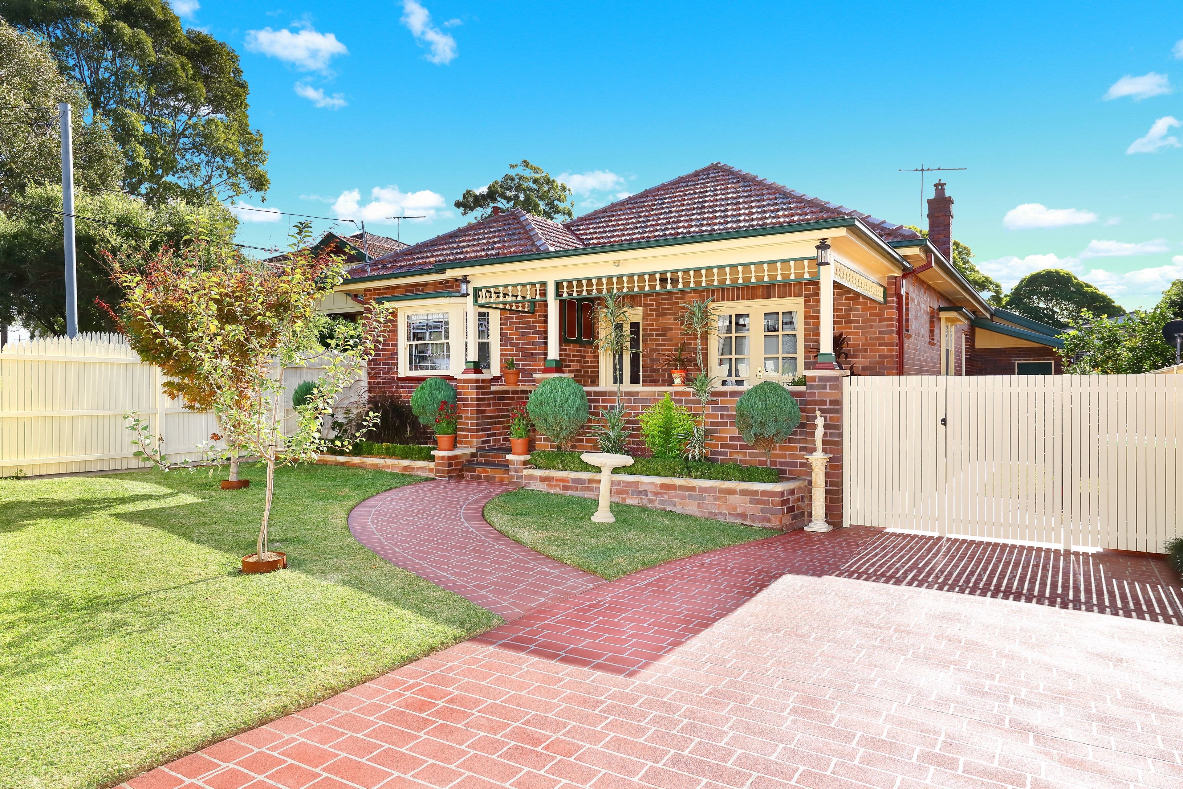 8 Highland Road, Peakhurst - Image 1