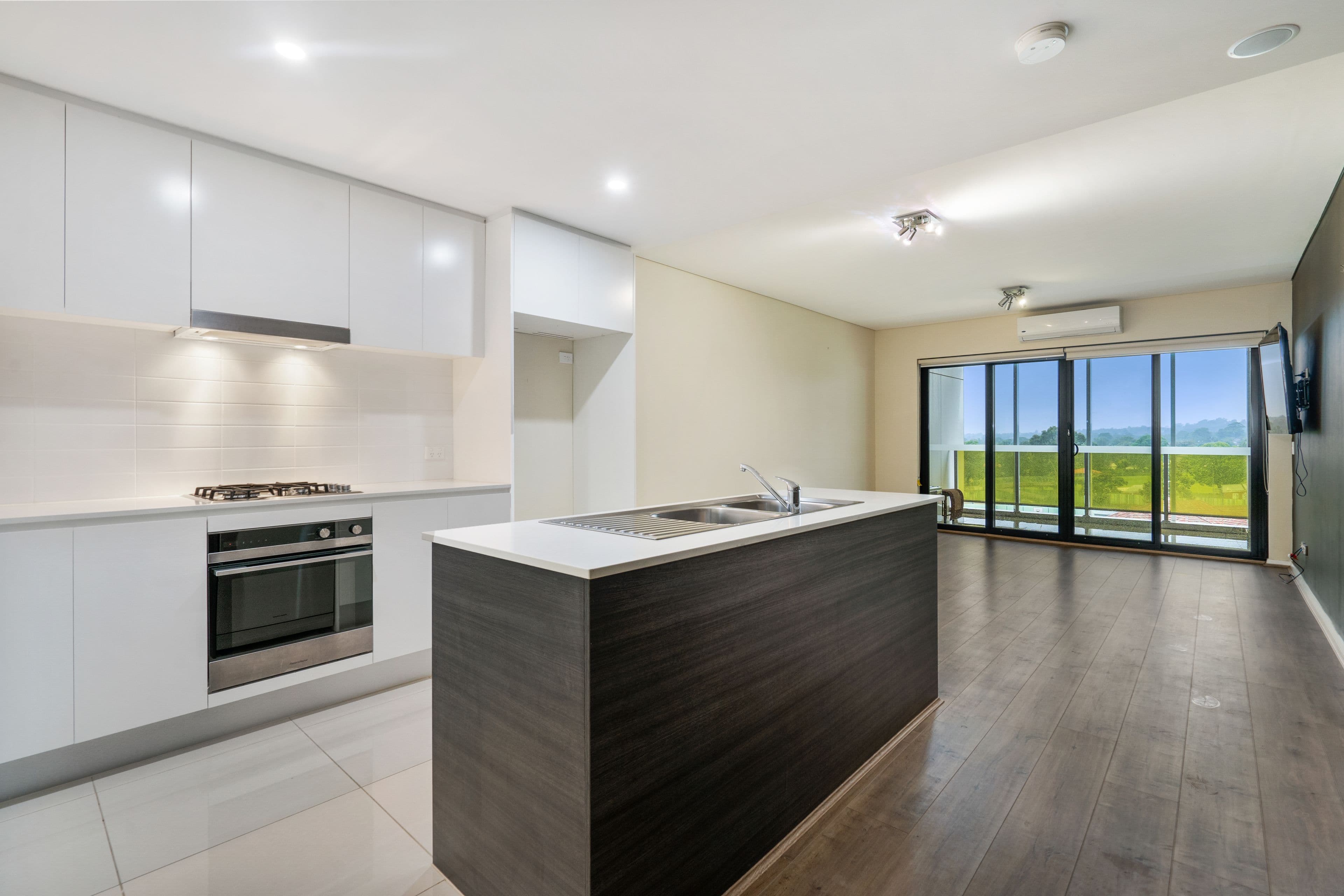 73/2-10 Tyler Street, Campbelltown NSW 2560, Campbelltown - Thumbnail 2