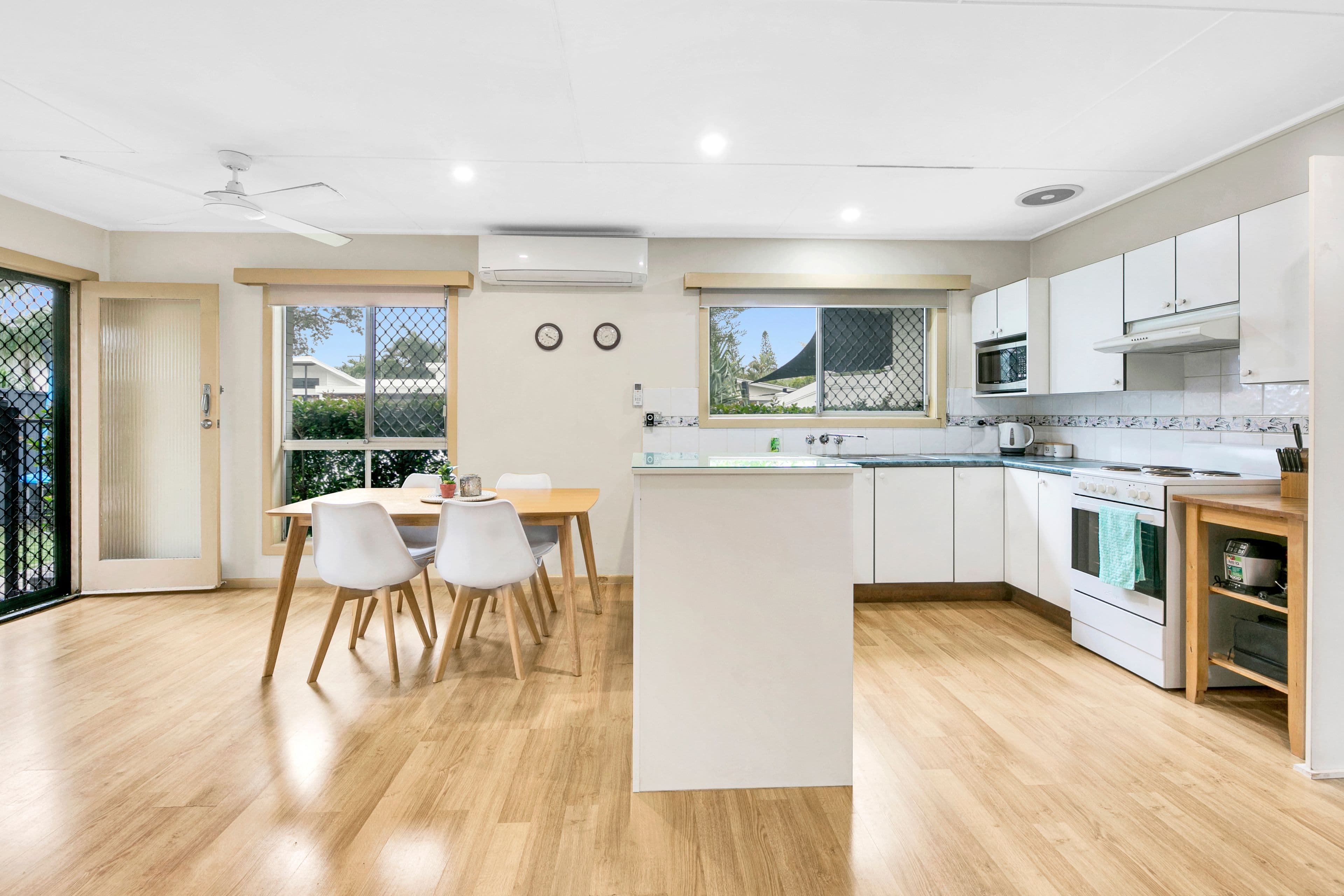 17 Boongala Road, Broadbeach Waters QLD 4218, Broadbeach Waters - Thumbnail 2