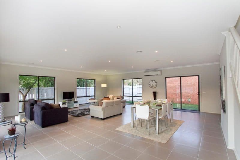 2B Holywood Grove, CARNEGIE VIC 3163, Carnegie - Thumbnail 2