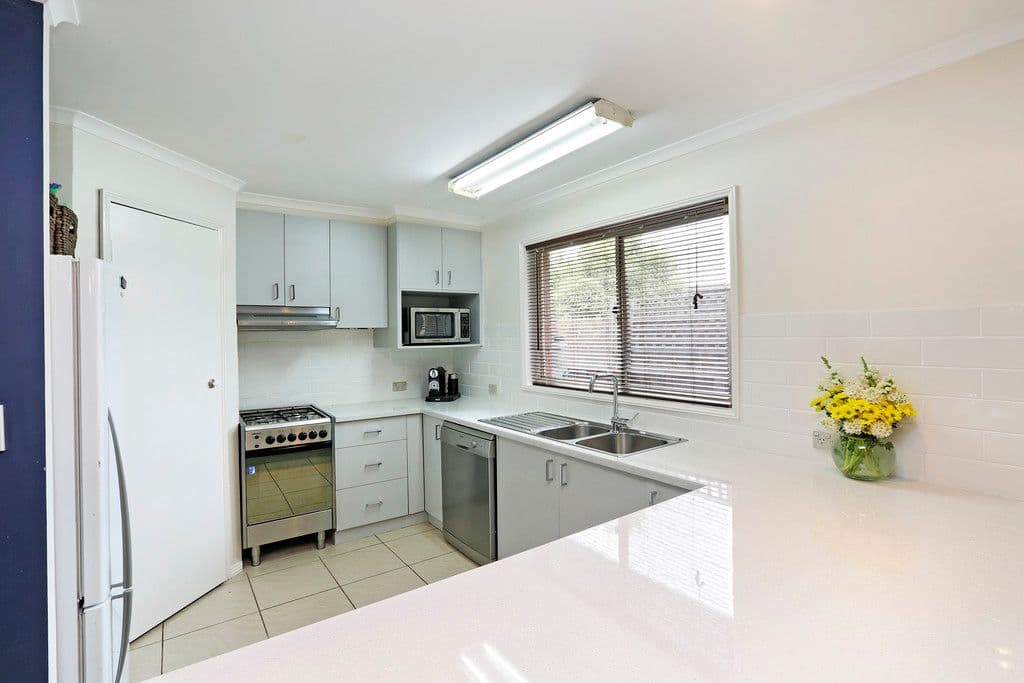 33 Cameron Crescent, Lara VIC 3212, Lara - Thumbnail 3