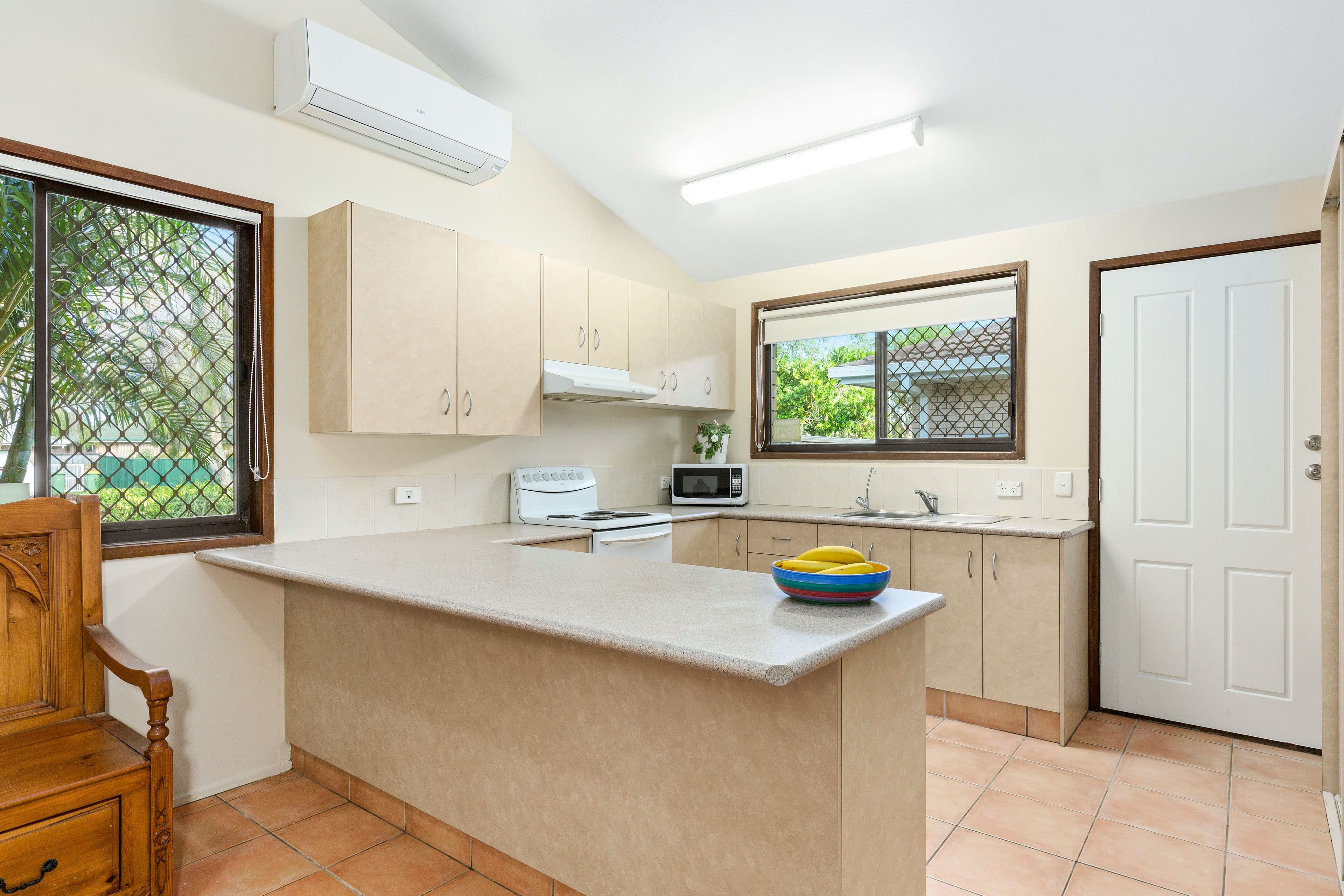 123 Sunshine Boulevard, Mermaid Waters QLD 4218, Mermaid Waters - Thumbnail 3