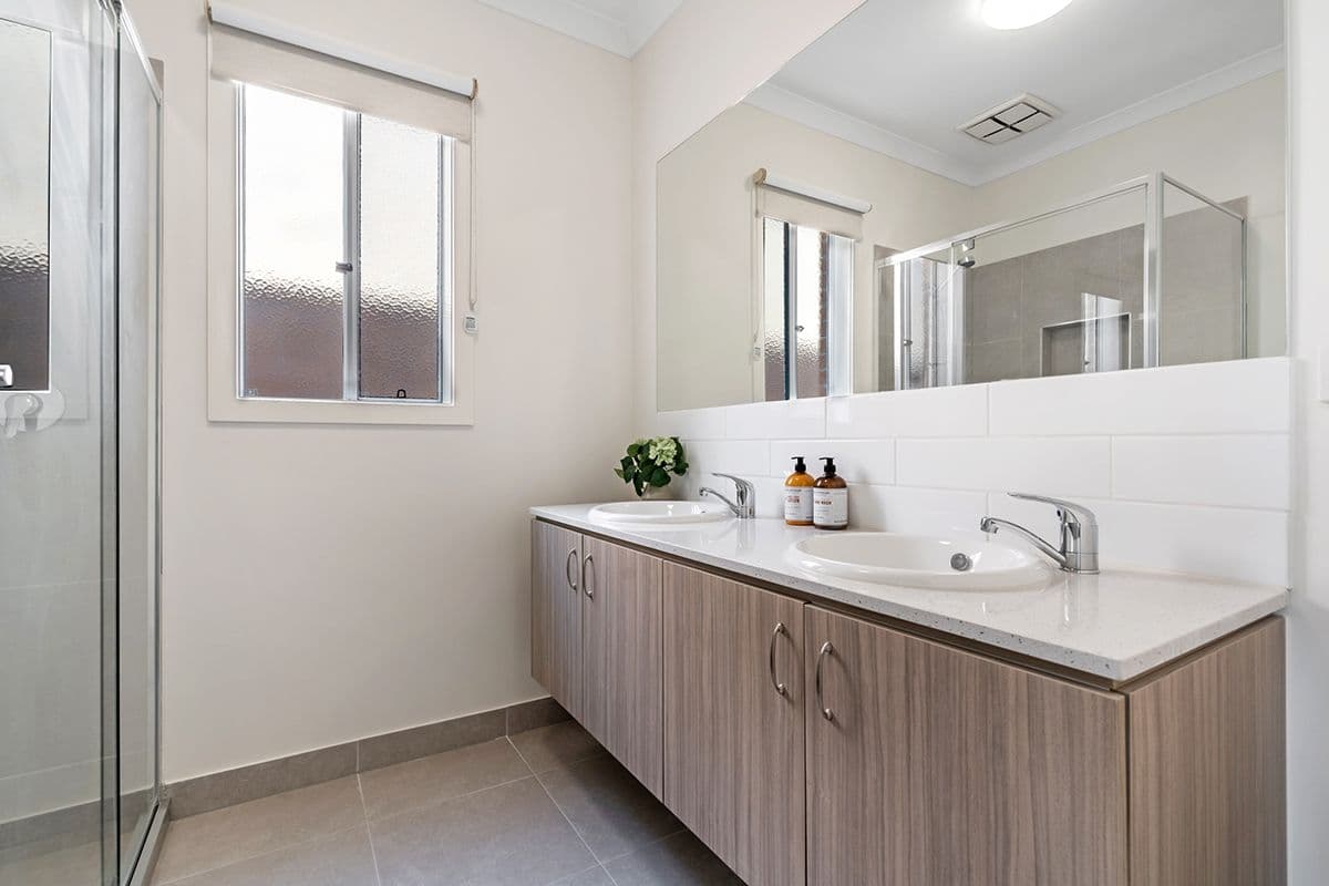 32 Banjolina Circuit, Craigieburn VIC 3064, Craigieburn - Thumbnail 3