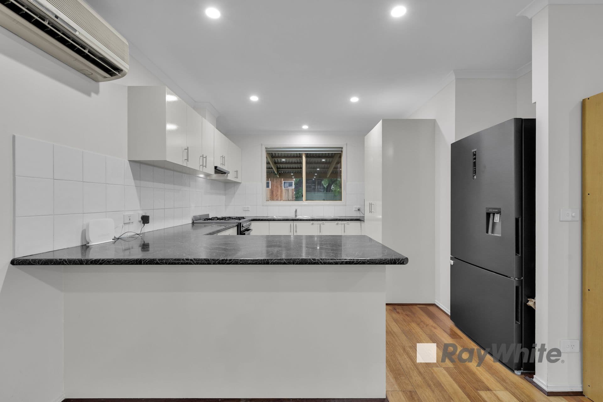 15 Houndsforth Street, Cranbourne East VIC 3977, Cranbourne East - Thumbnail 3