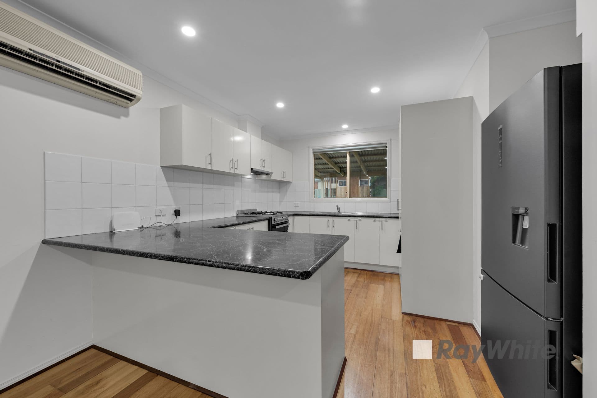 15 Houndsforth Street, Cranbourne East VIC 3977, Cranbourne East - Thumbnail 4