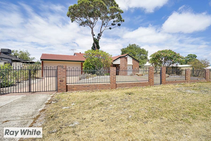18 Illawarra Crescent North, Ballajura WA 6066, Ballajura - Image 1