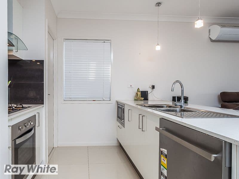 35 Manhattan Crescent, NORTH LAKES QLD 4509, North Lakes - Thumbnail 3
