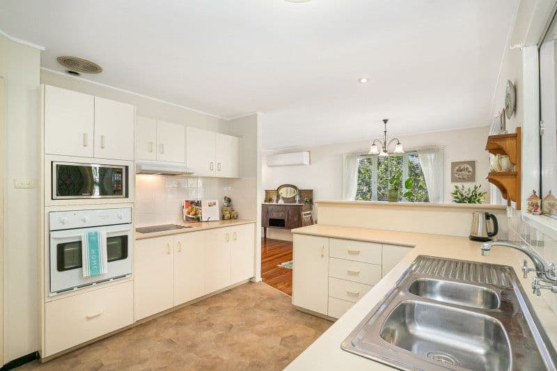 4 Glencarron Street, Kenmore QLD 4069, Kenmore - Thumbnail 5
