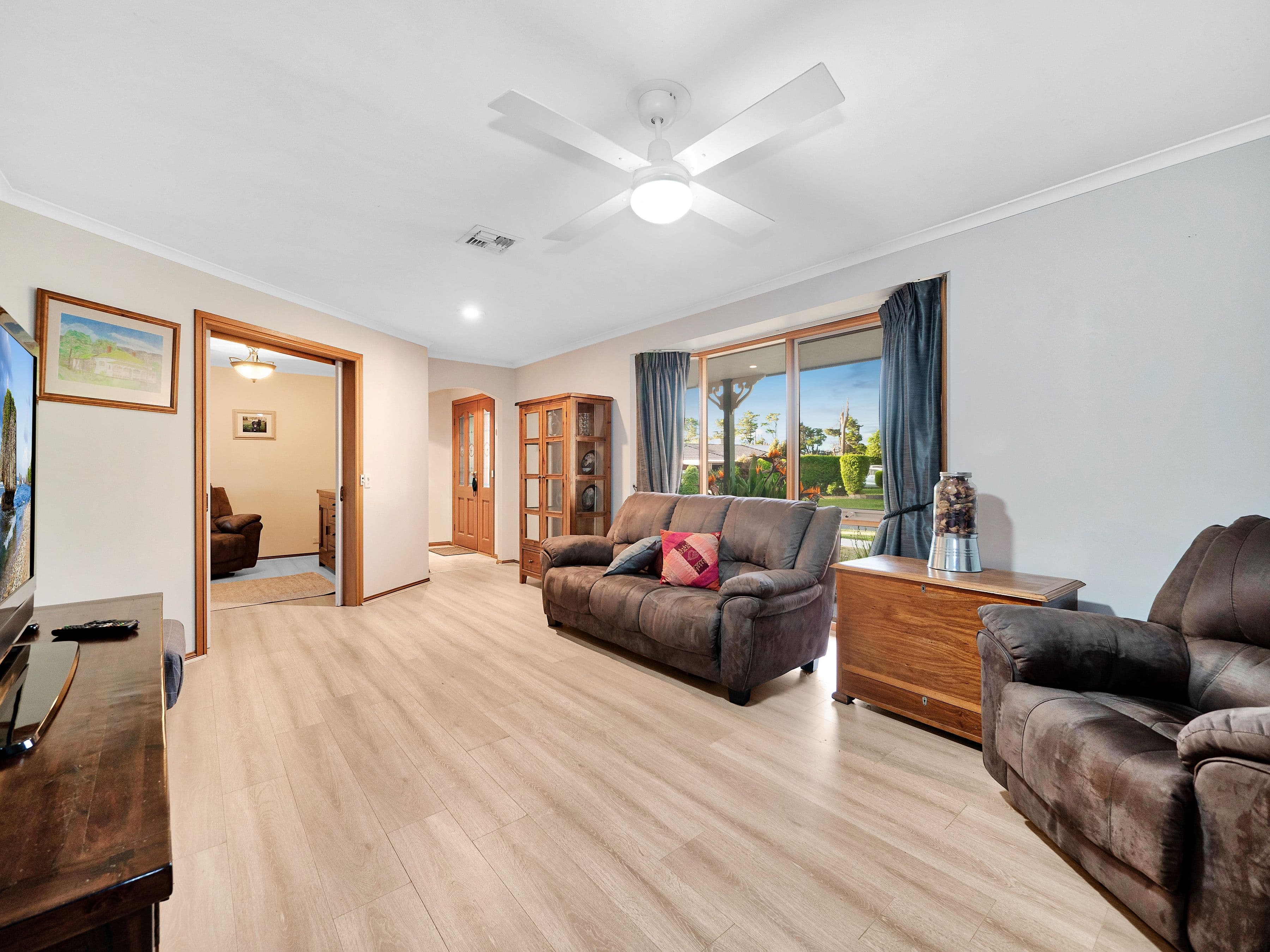 99 Lawless Drive, Cranbourne North VIC 3977, Cranbourne North - Thumbnail 2