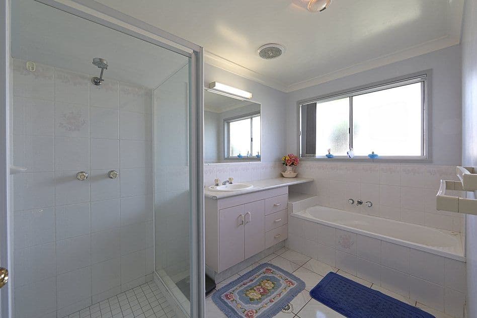 11 Shoreline Crescent, BARGARA QLD 4670, Bargara - Thumbnail 4