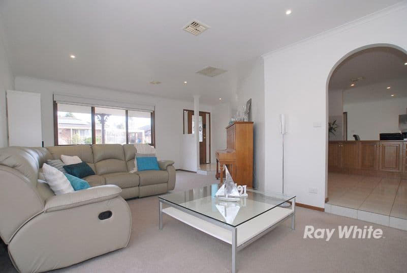 9 Kurrajong Court, CRANBOURNE NORTH VIC 3977, Cranbourne North - Thumbnail 6