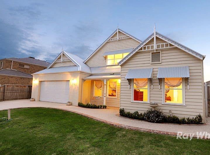 9 McNair Court, BERWICK VIC 3806, Berwick - Image 1