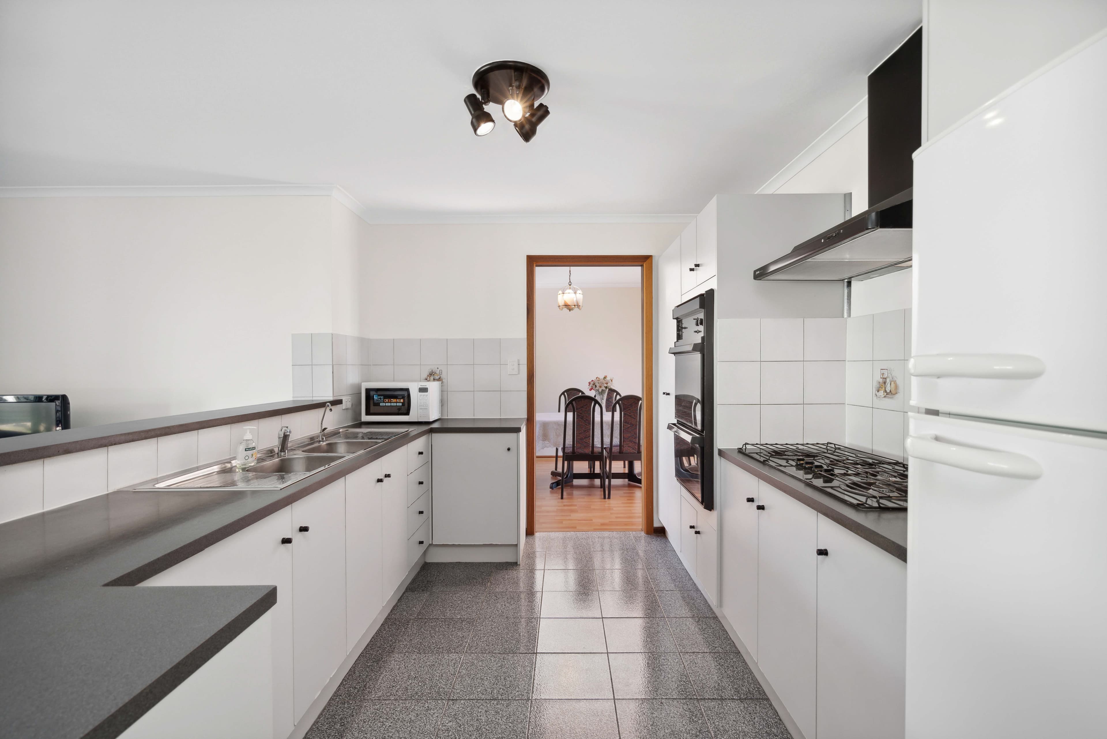 5 Luderitz Close, Hallett Cove SA 5158, Hallett Cove - Thumbnail 4
