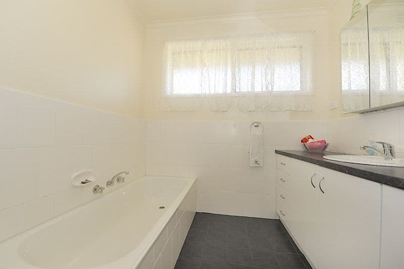 74 Linda Crescent, FERNTREE GULLY VIC 3156, Ferntree Gully - Thumbnail 4