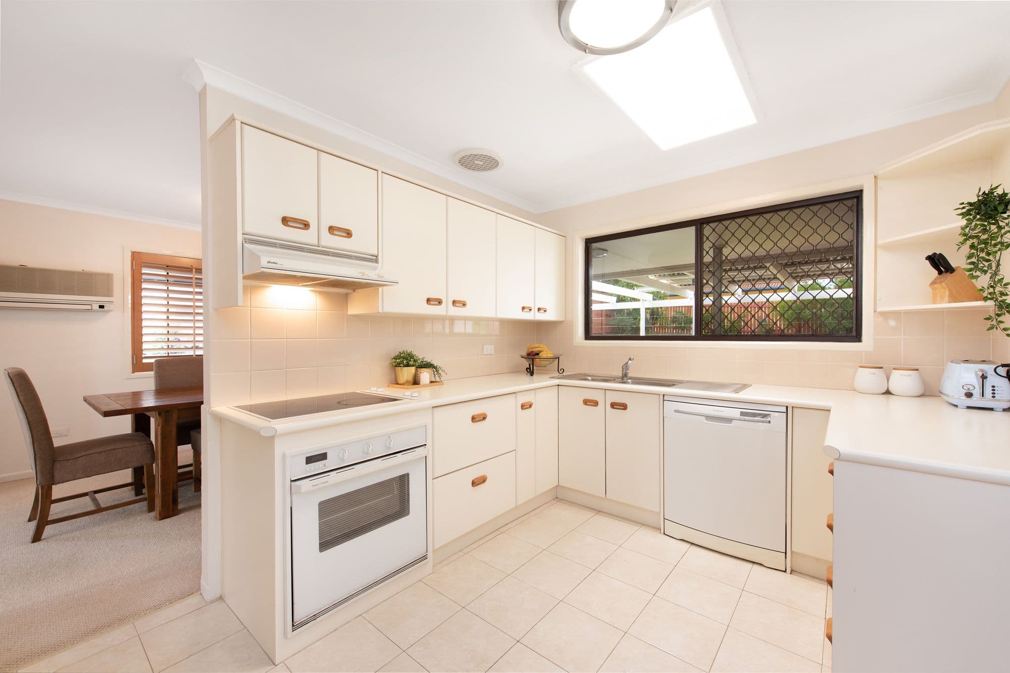 12 Bluebell Street, Mansfield QLD 4122, Mansfield - Thumbnail 5