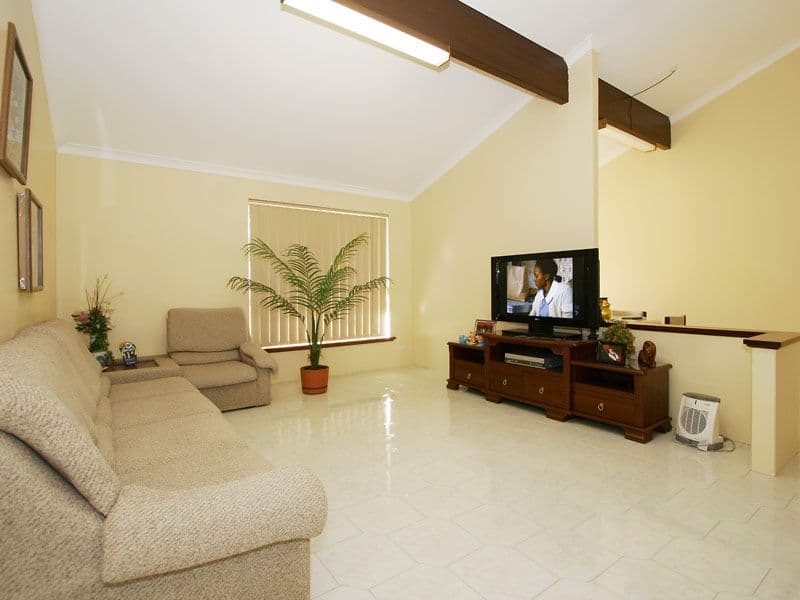 14 Embassy Court, THORNLIE WA 6108, Thornlie - Thumbnail 2